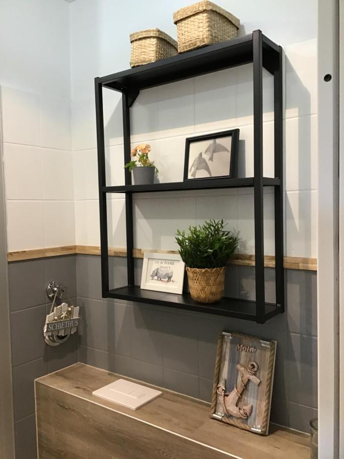 Liebevoll Eingerichtete Ferienwohnung Luettje Koje Dornum Bagian luar foto
